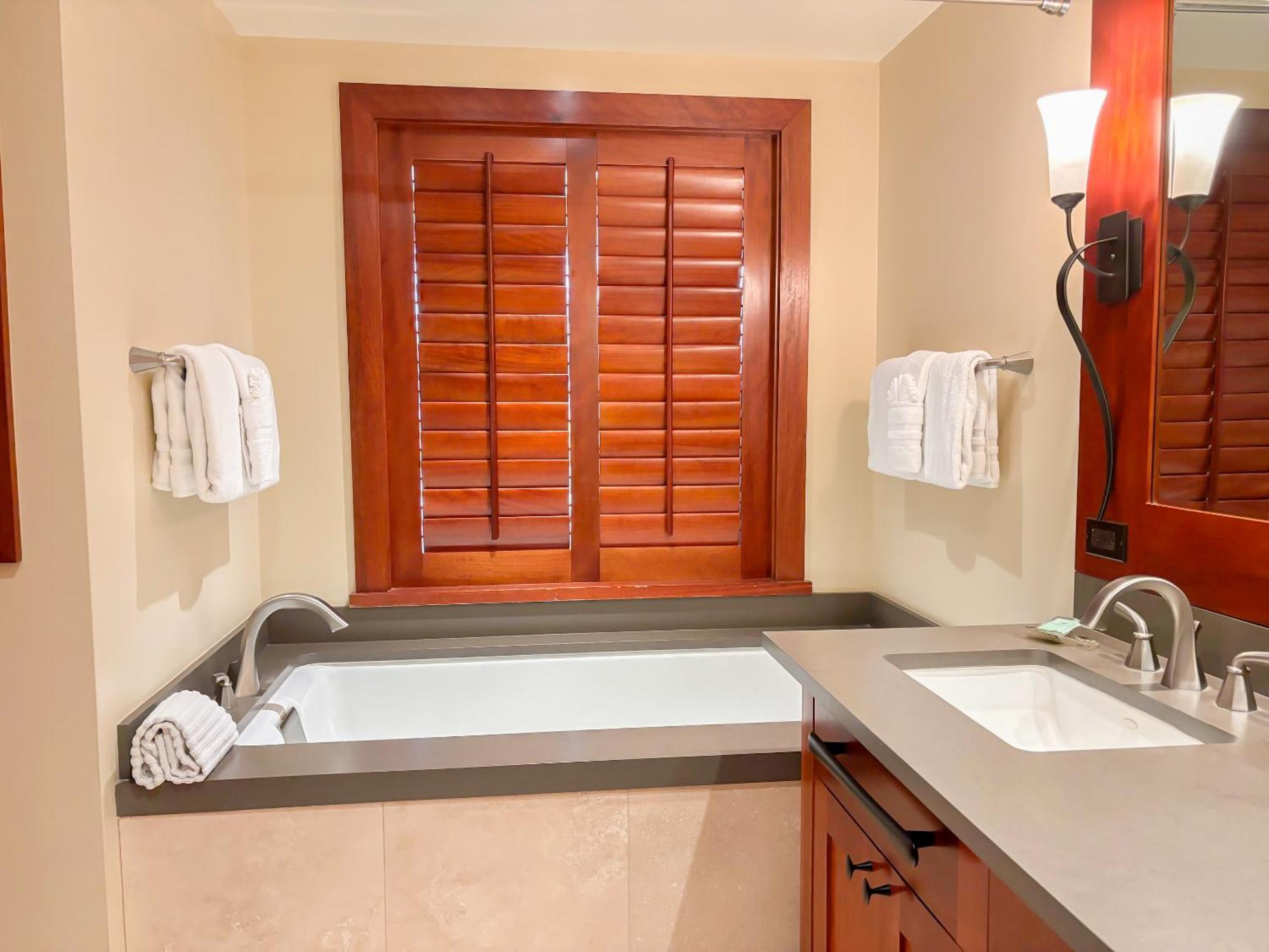 Luxury Pool Front Ko Olina Beach Rental Ground Floor B105 2Br Free Parking 카폴레이 외부 사진